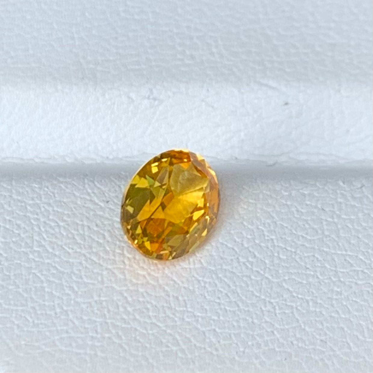 Natural Yellow Sapphire 2.10 Carats Ceylon - Baza Boutique 