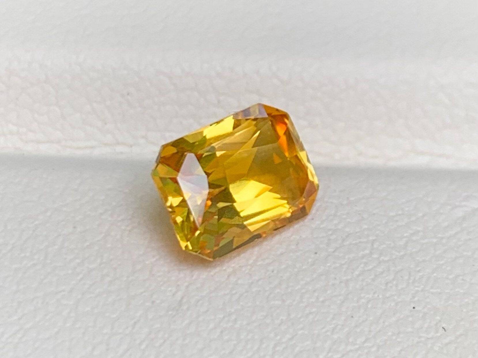 Natural yellow sapphire gemstone loose sapphires