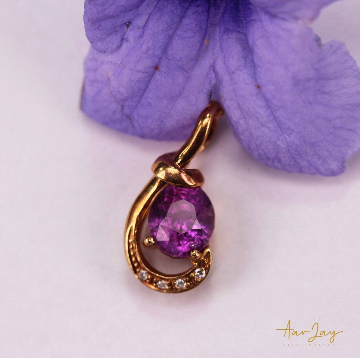 Hot Pink Sapphire Pendants 2.20 Carats in 18Kt Yellow Gold - Baza Boutique 