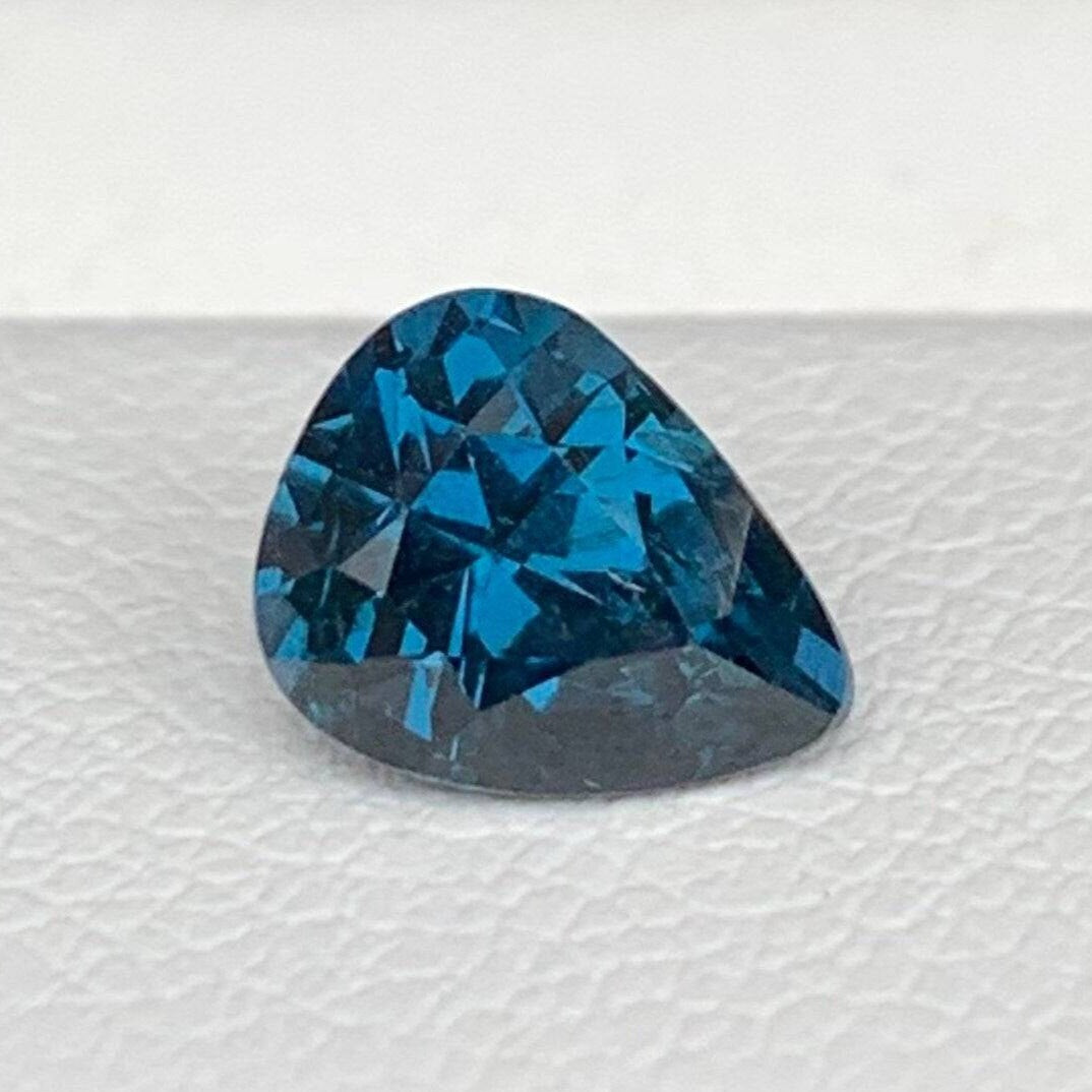 1.30 Carats Cobalt, Unheated Spinel Blue Spinal - Baza Boutique 