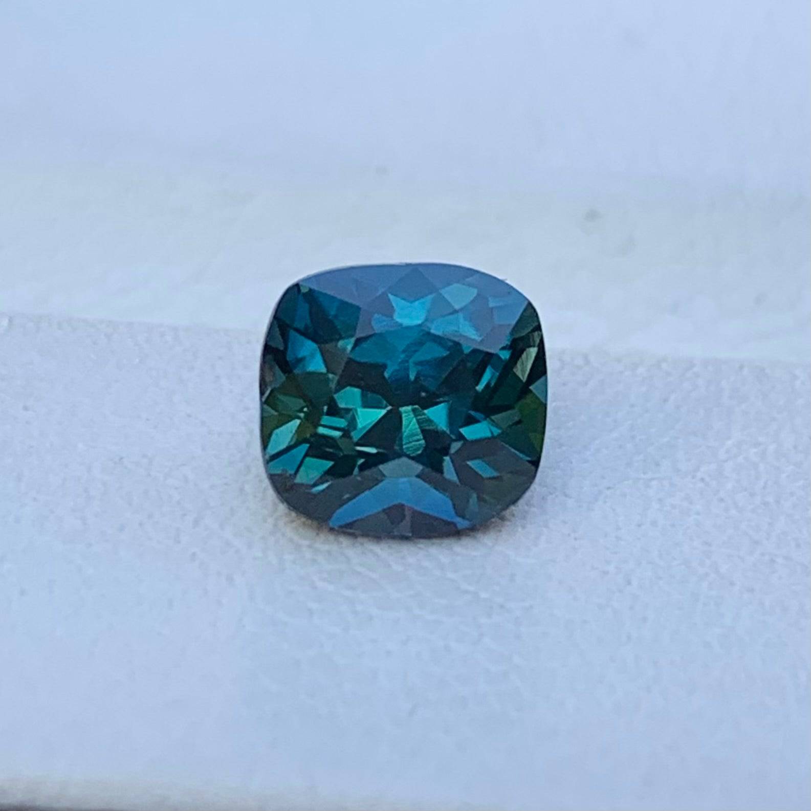 1.76 Cts Natural Peacock Teal Sapphire - (UH) - Baza Boutique 