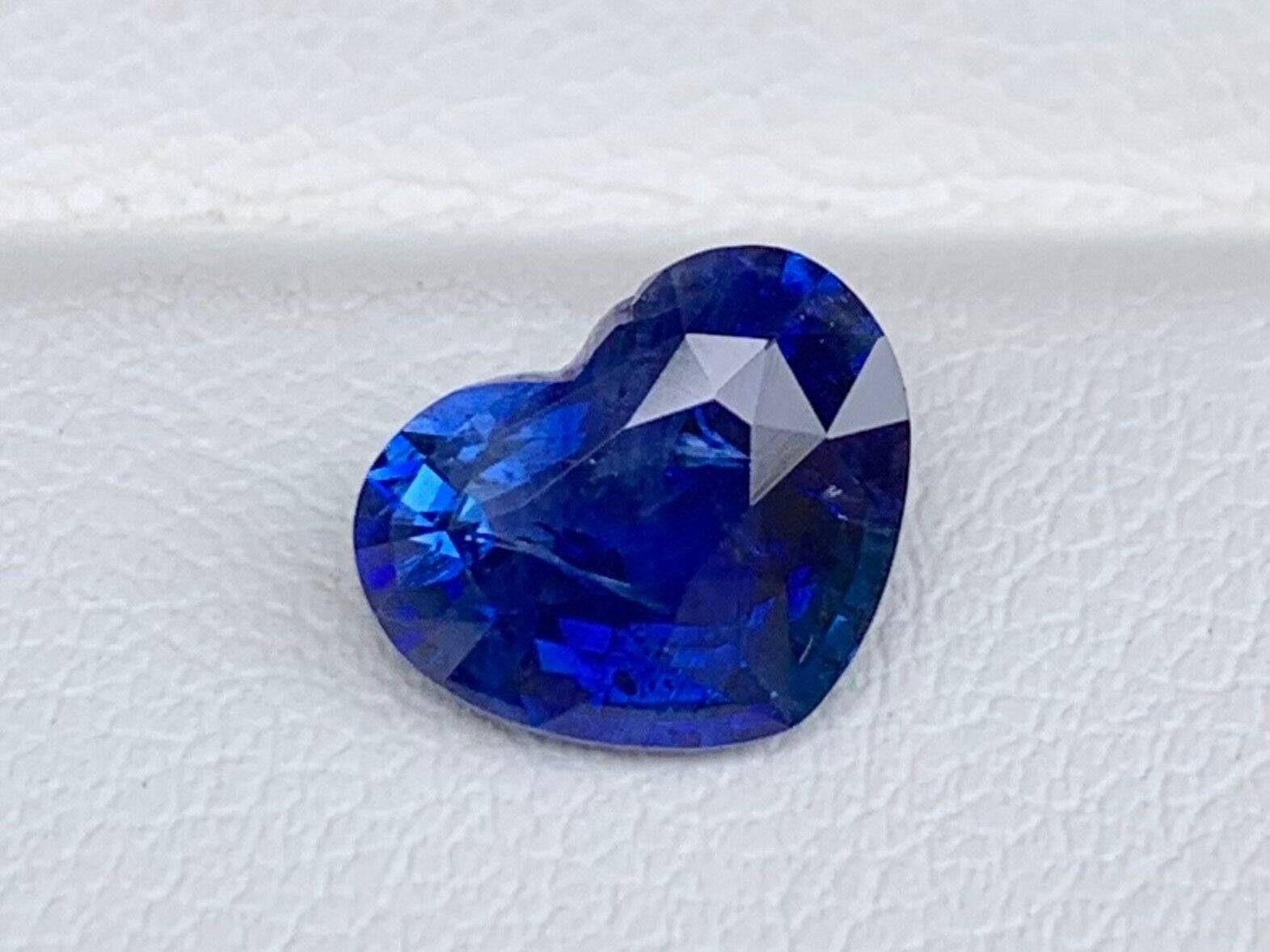 2.23 Carats Blue sapphire - Baza Boutique 