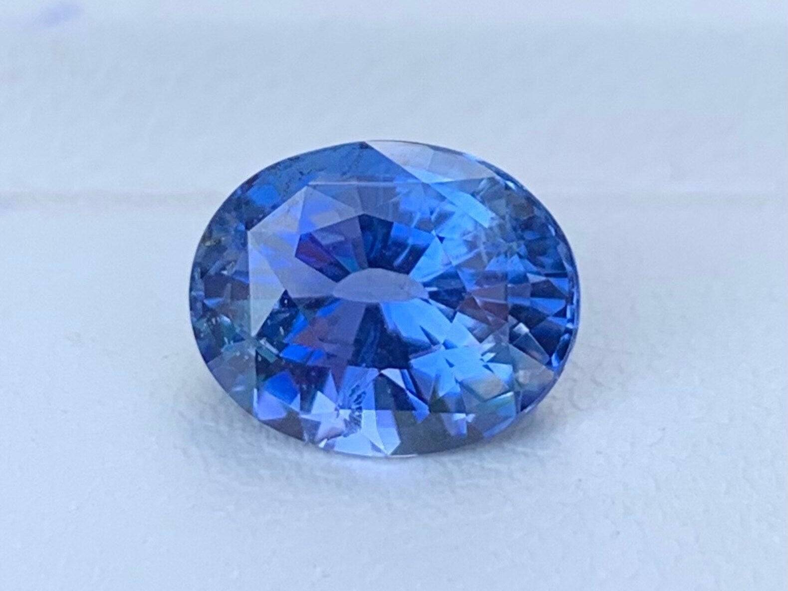 3.08 Cts Blue sapphire, Natural Ceylon Sapphire - Baza Boutique 