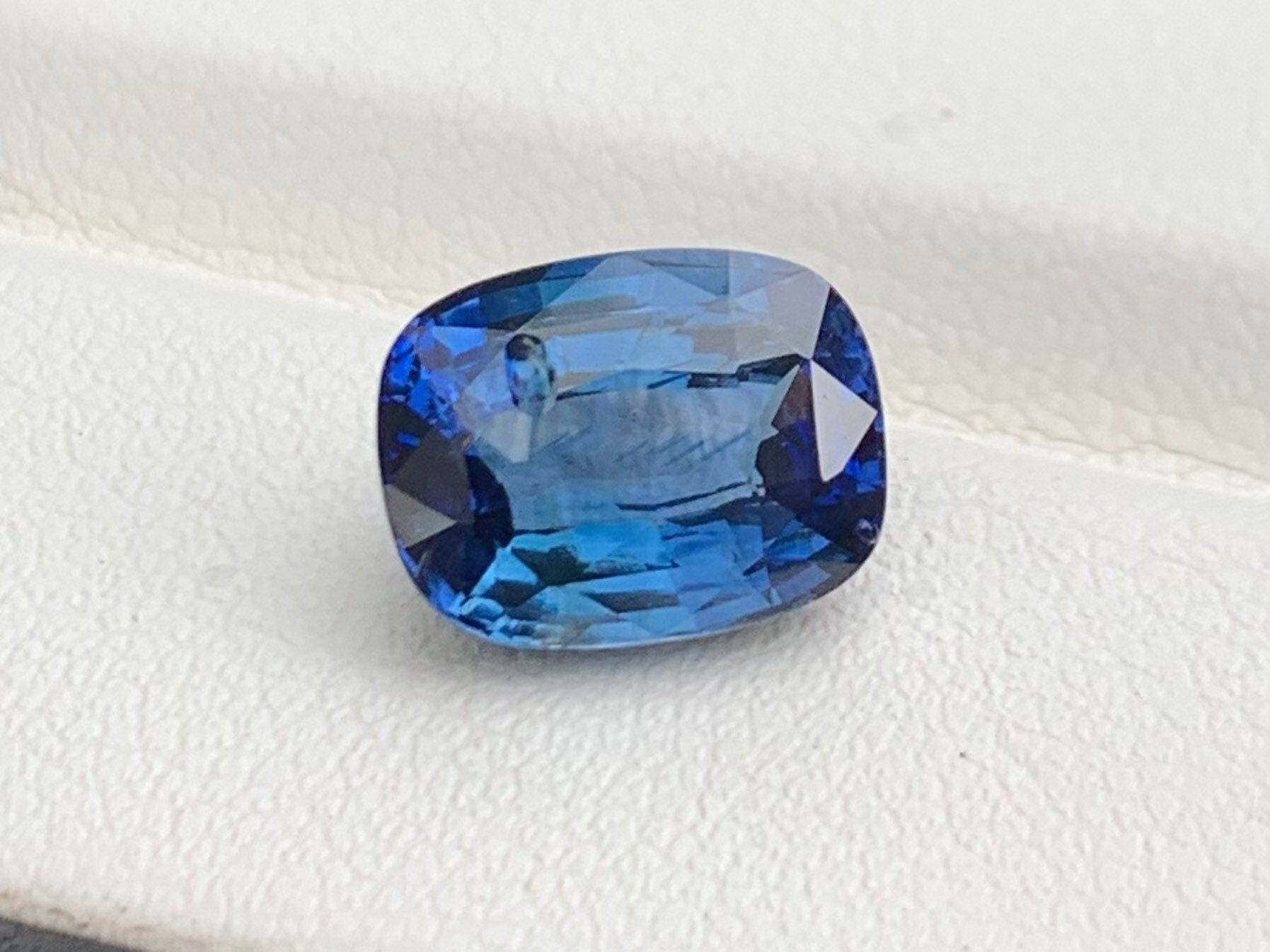 4.42 Cts Blue sapphire, Natural Cornflower Sapphire - Baza Boutique 