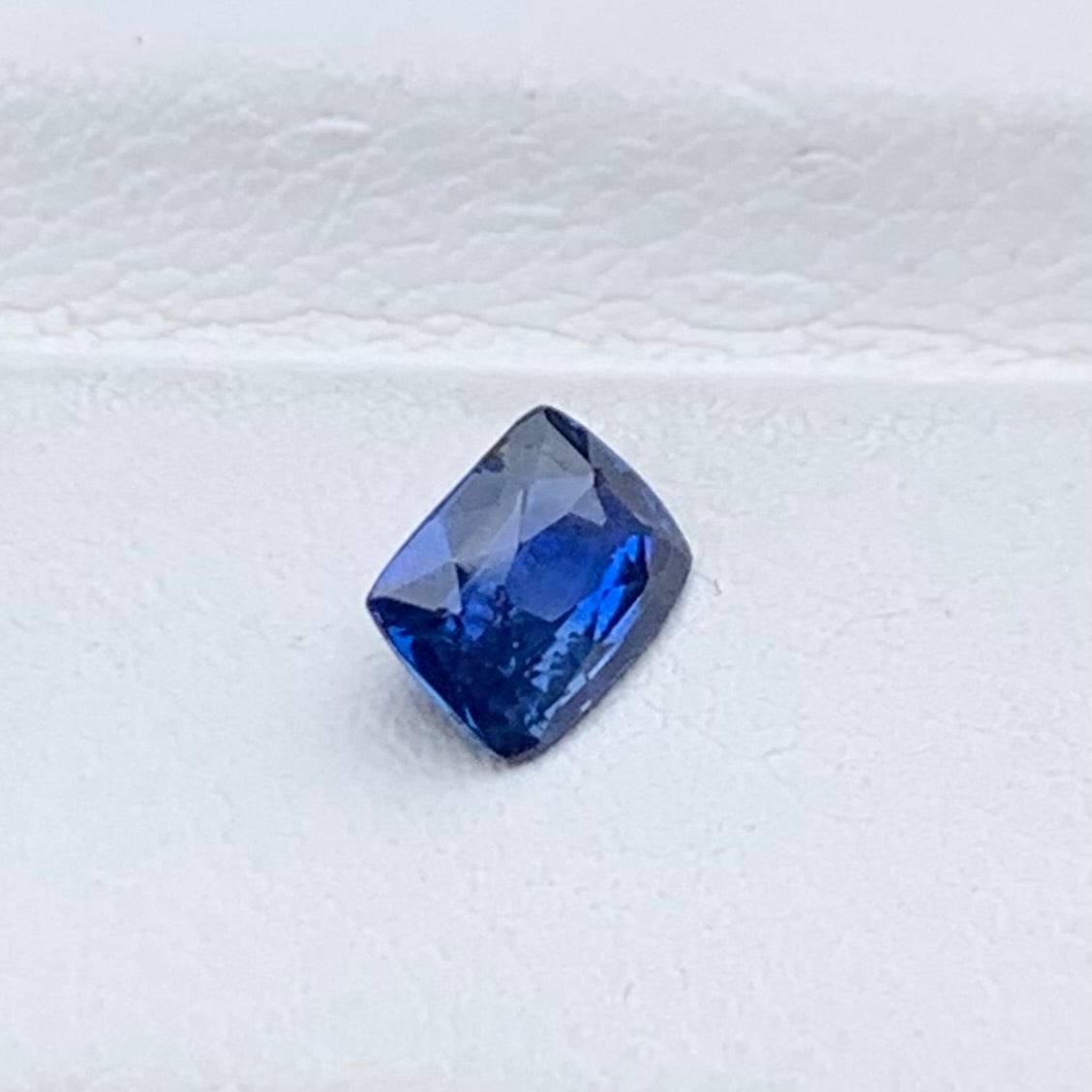 0.94 Cts Unheated Blue Sapphire - Baza Boutique 