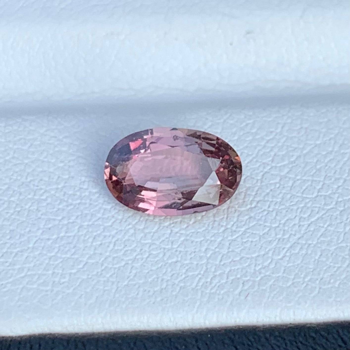 1.47 Carats Unheated Whisky Brown Sapphire Padparadscha - Baza Boutique 