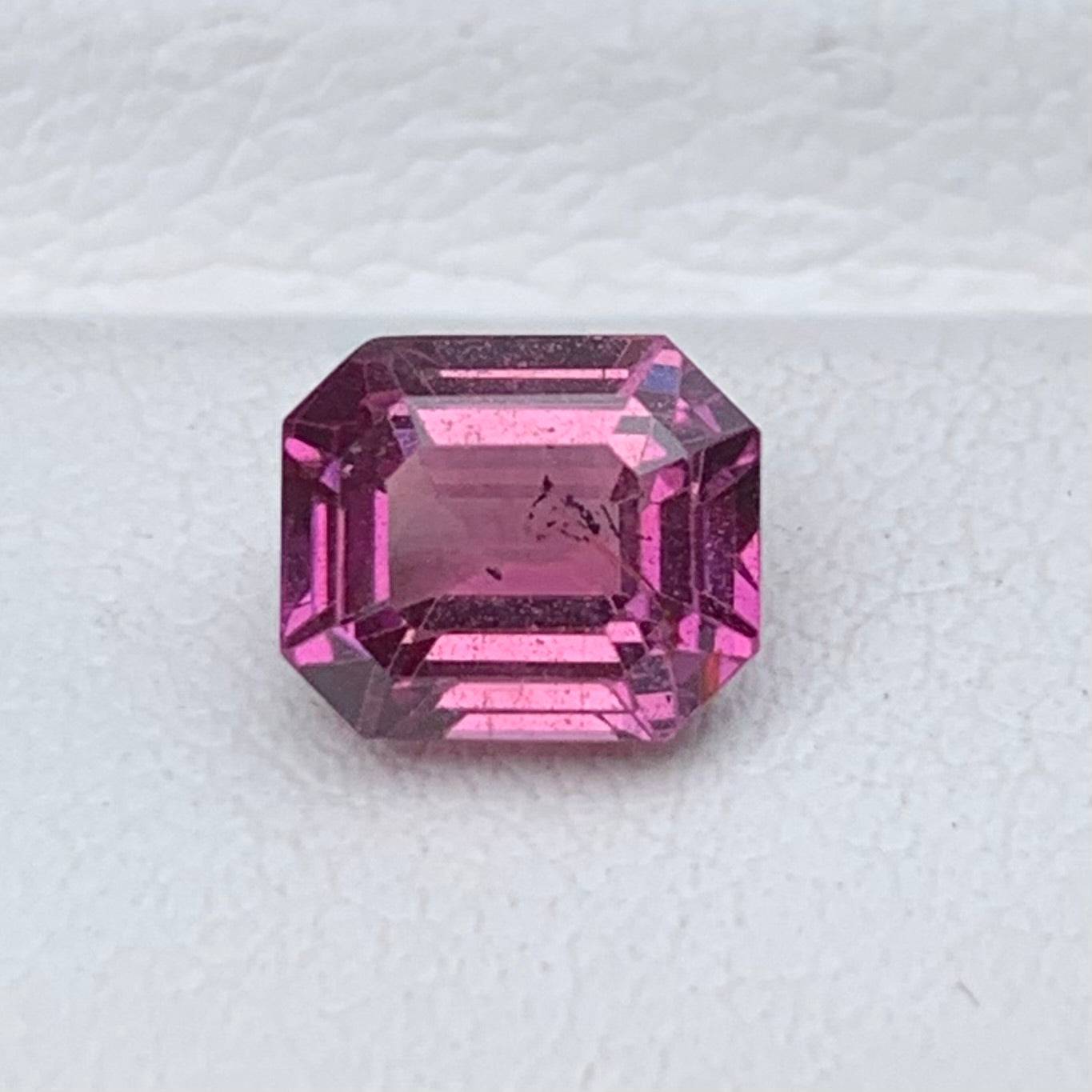 1.87Cts Unheated Natural Padparadscha Sapphire - Baza Boutique 