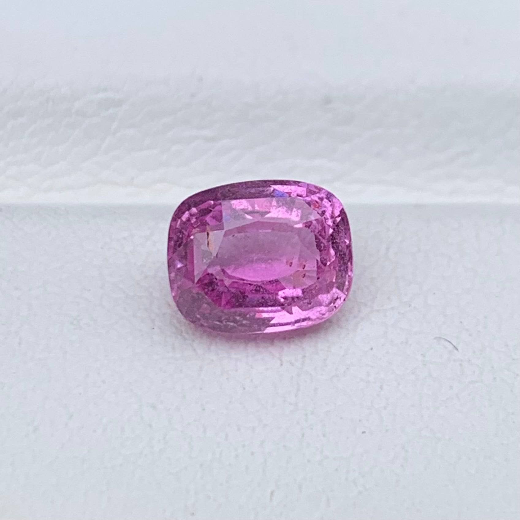 1.89 Cts Unheated Natural Padparadscha Sapphire - Baza Boutique 