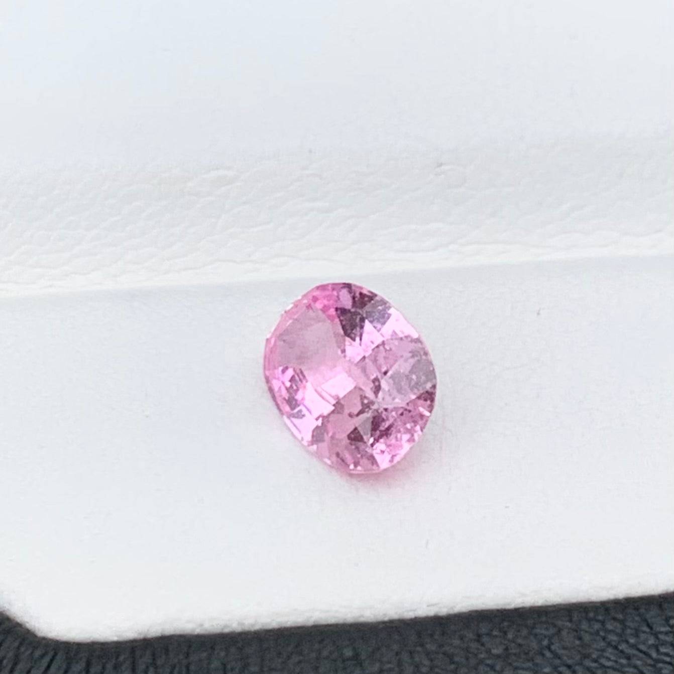 1.90 Cts Unheated Natural Padparadscha Sapphire - Baza Boutique 