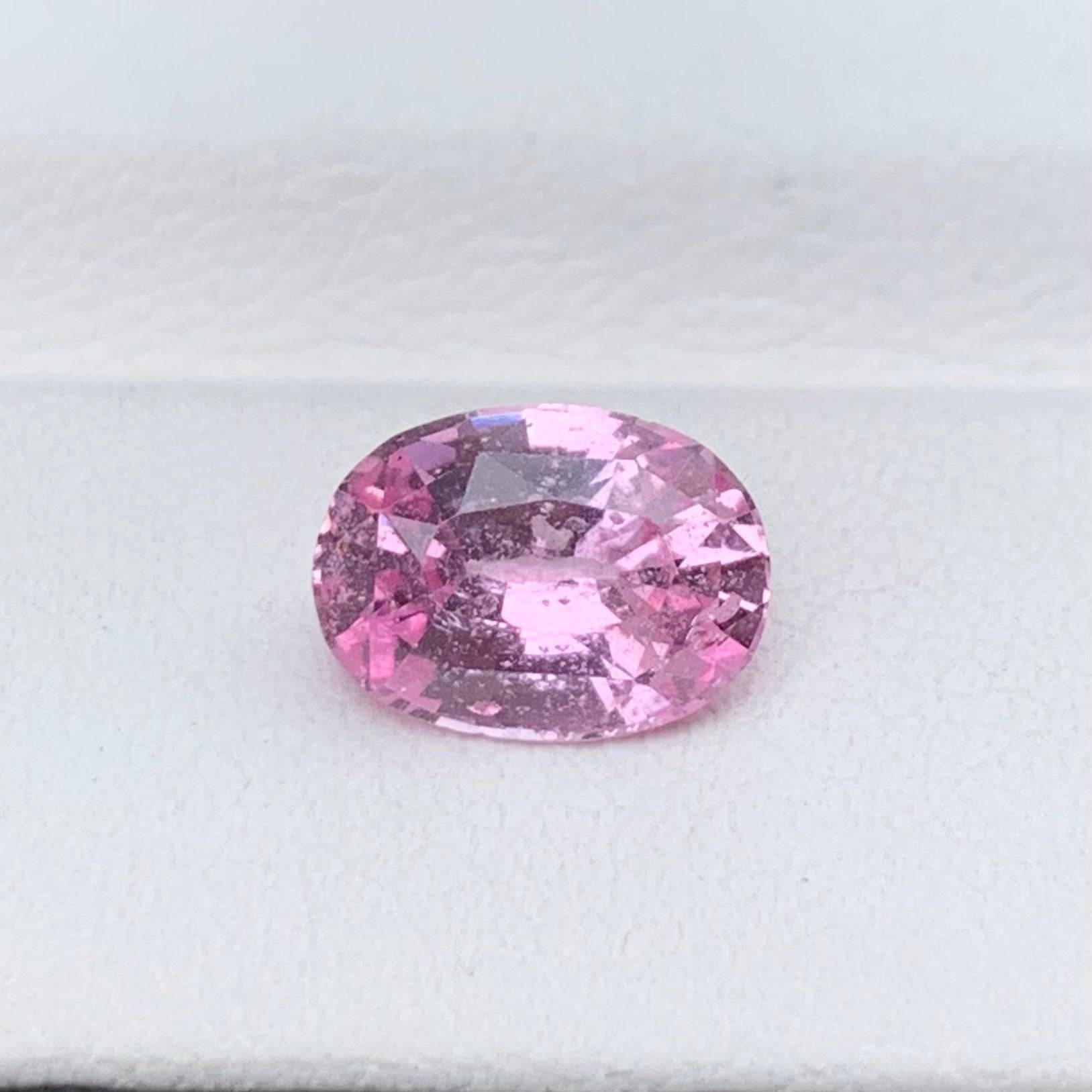 1.90 Cts Unheated Natural Padparadscha Sapphire - Baza Boutique 