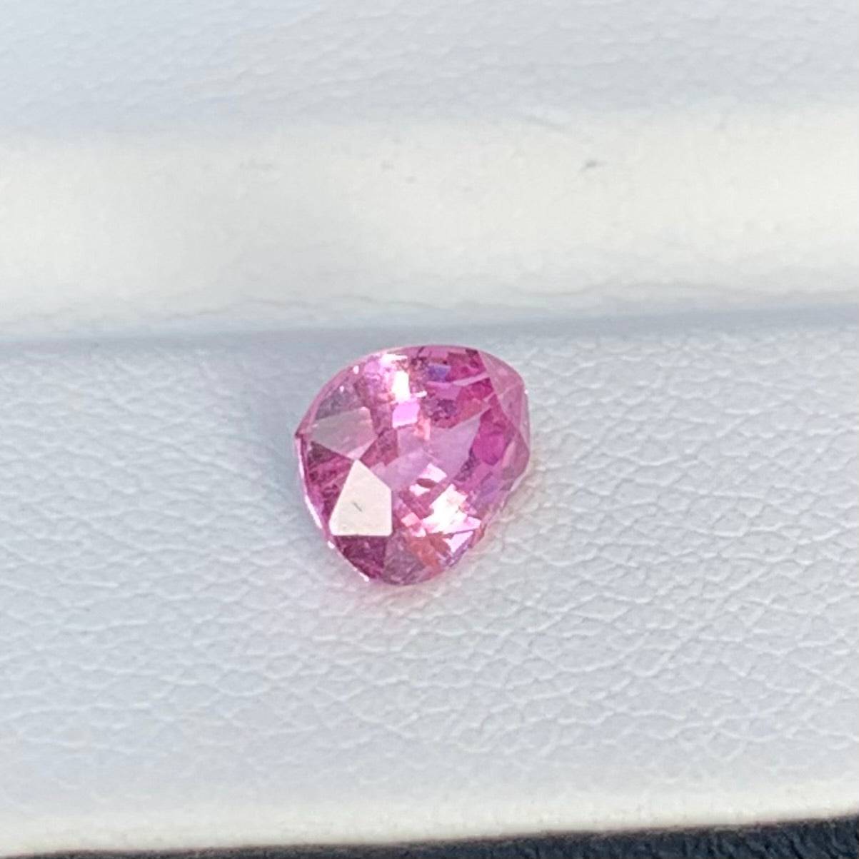 1.73 Ct Unheated Pink Sapphire - Baza Boutique 